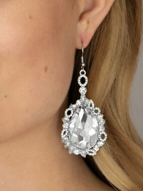 Paparazzi Earrings  Royal Recognition